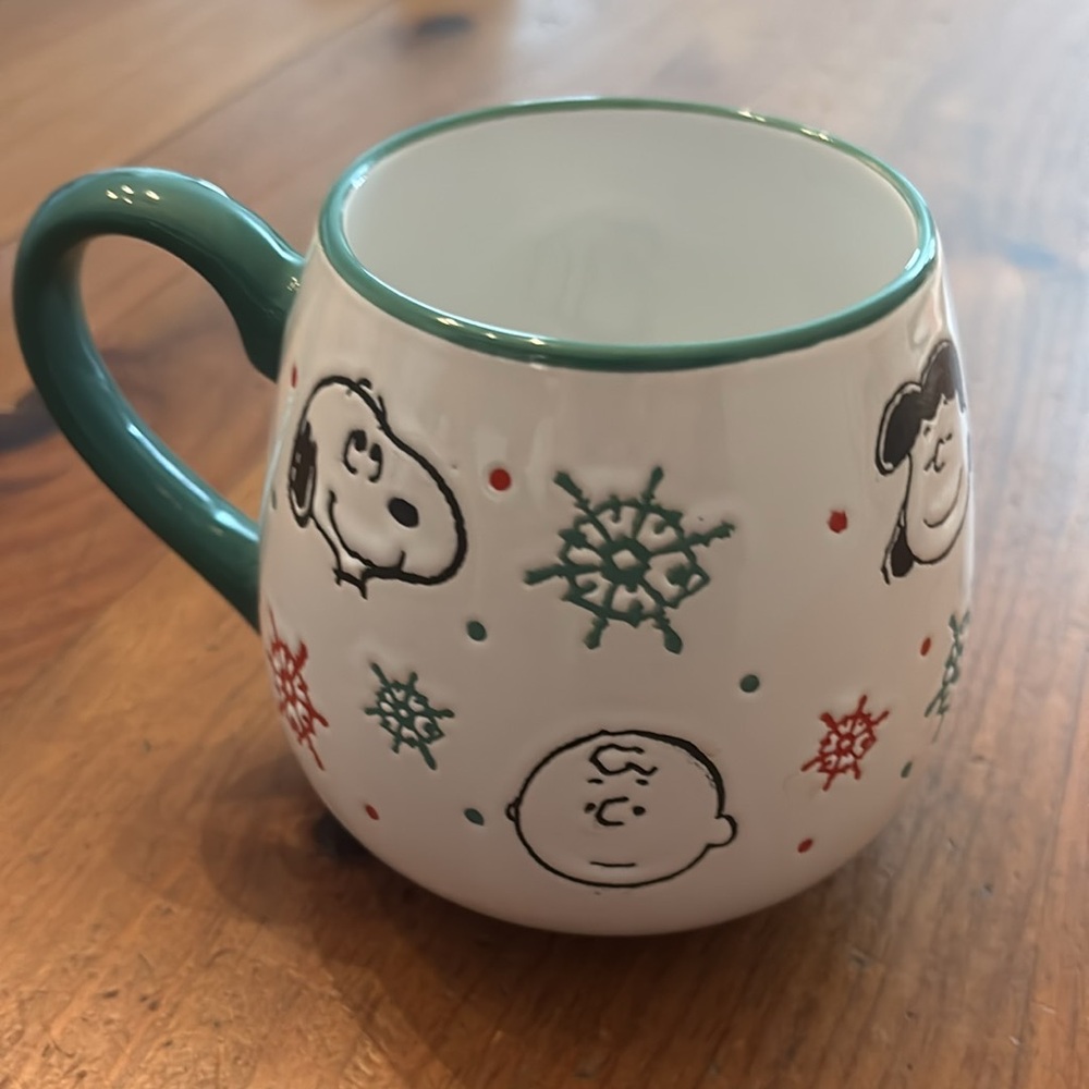 Peanuts Christmas Mug Featuring Snoopy, Charlie Brown And Lucy